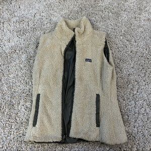 Patagonia cream fuzzy zip up vest